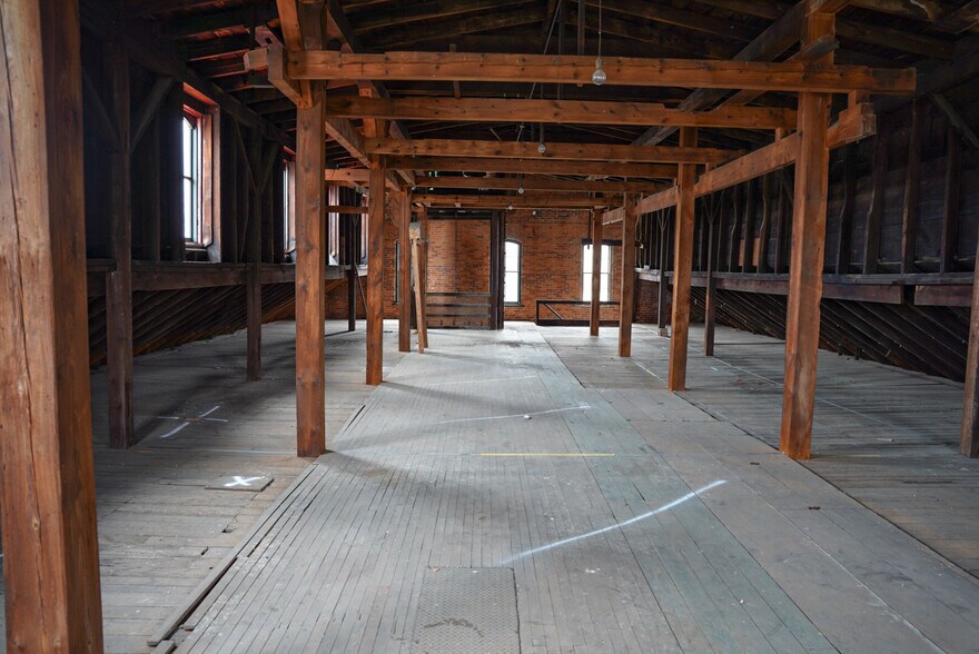 More Photos Of 160 N Main St, Mansfield Warehouse For Lease