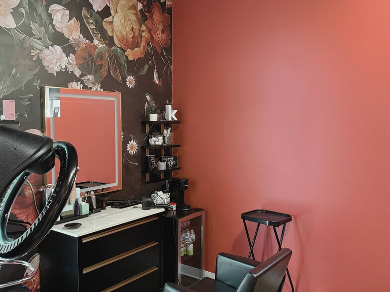 More Photos Of 201 W Hydraulic St, Yorkville Office For Lease