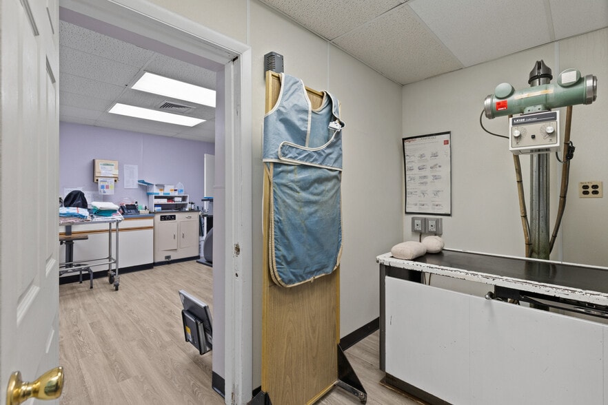More Photos Of 5915 Belair Rd, Baltimore Veterinarian Kennel For Sale