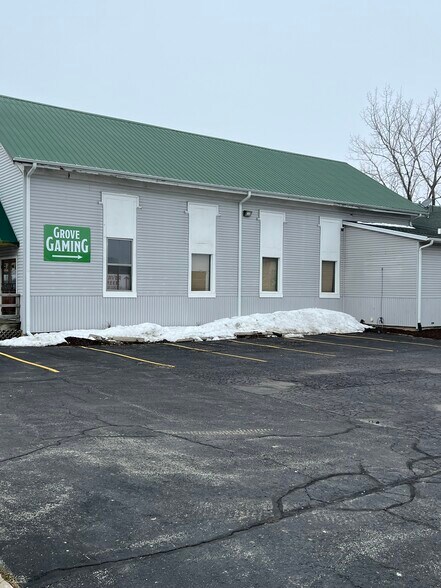 More Photos Of 100 E Grove St, Poplar Grove Freestanding For Lease