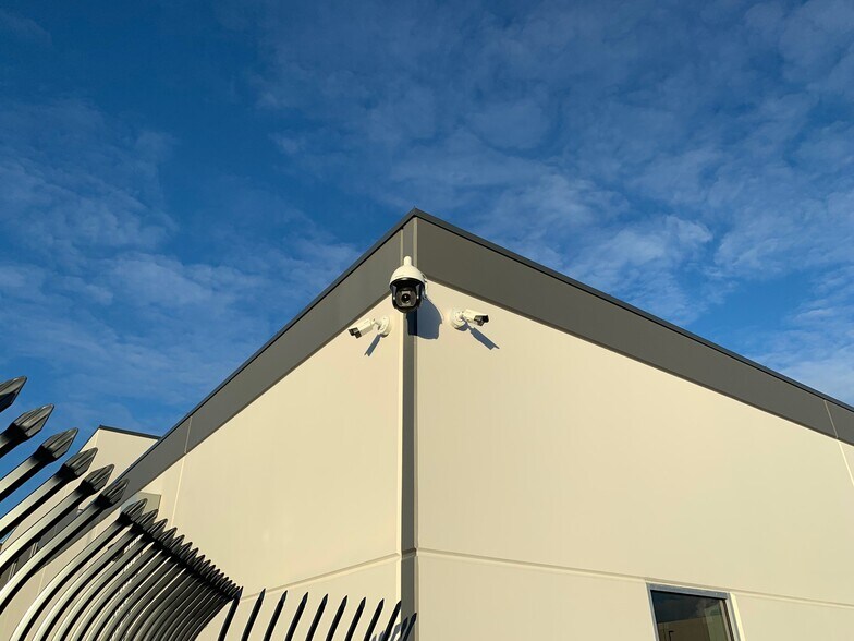 More Photos Of 1550 S Distribution Dr, Salt Lake City Flex For Lease