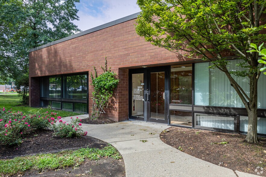 More Photos Of 1000 Lake St, Ramsey Office For Lease