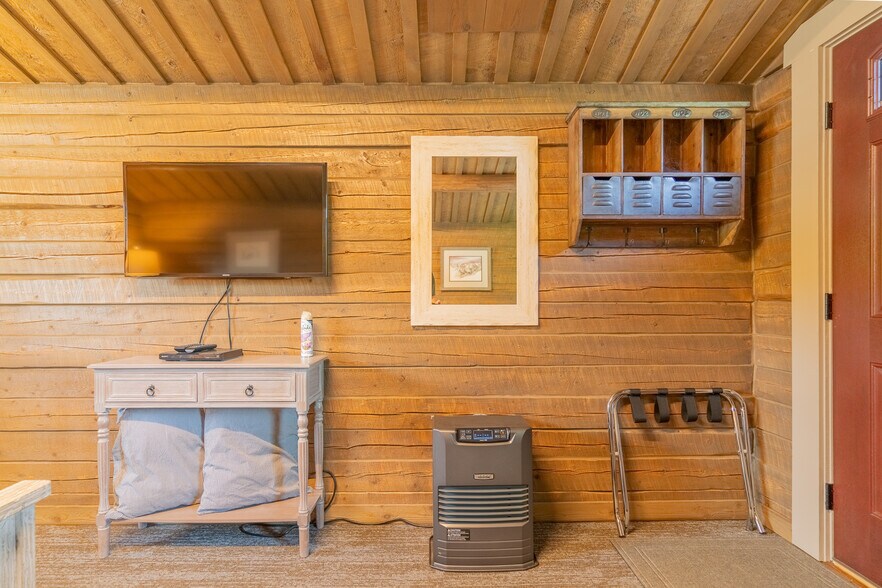 More Photos Of Quartz Lake, Delta Junction Lodge Meeting Hall For Sale