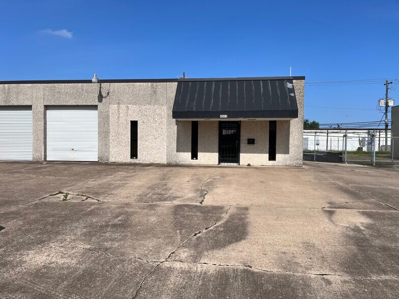 More Photos Of 4913 College Park Dr, Deer Park Industrial For Sale
