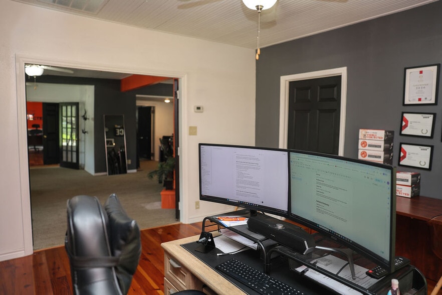 More Photos Of 502 Staitti St, Humble Office Residential For Sale