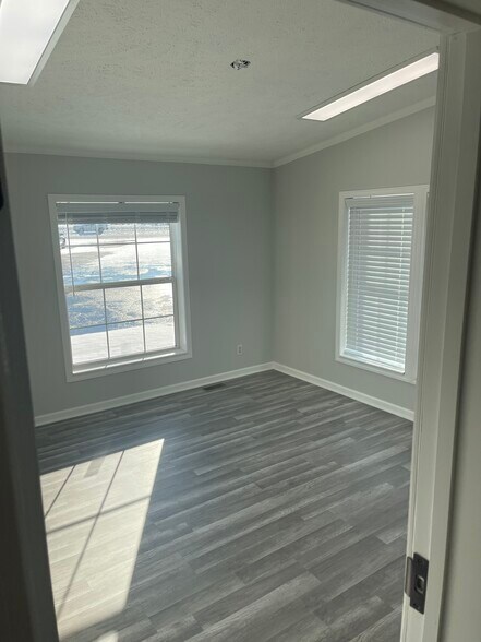 More Photos Of 10137 W HWY 30, Wanatah Flex For Sale