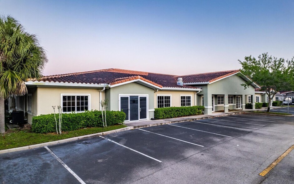 More Photos Of 7900 Forest City Rd, Orlando Unknown For Lease