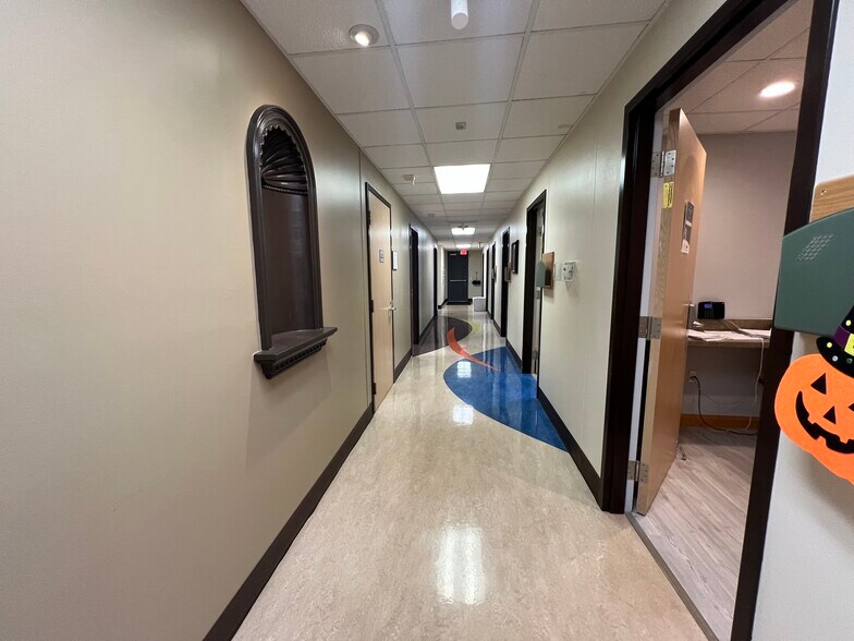 More Photos Of 872 Ohio Pike, Cincinnati Medical For Sale