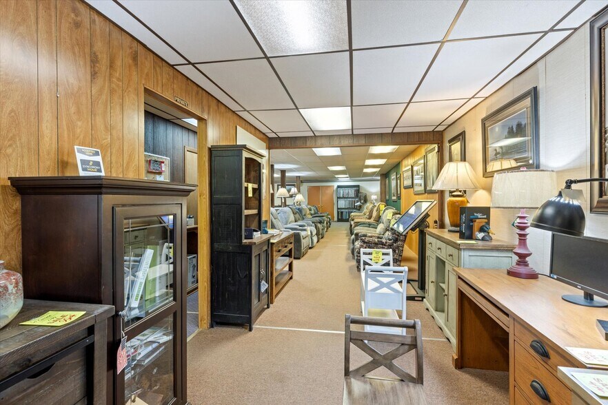 More Photos Of 816 NW 4th St, Grand Rapids General Retail For Sale