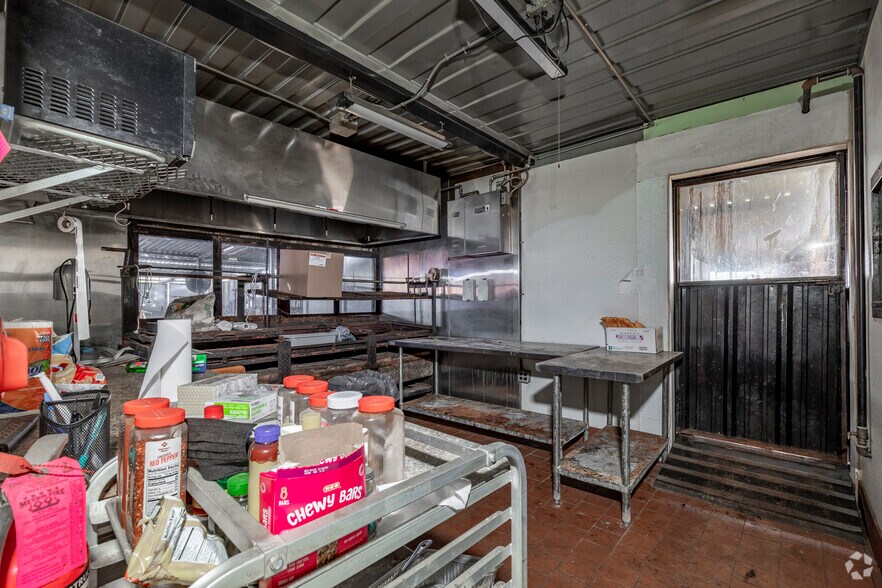 More Photos Of 18745 Redland Rd, San Antonio Restaurant For Lease