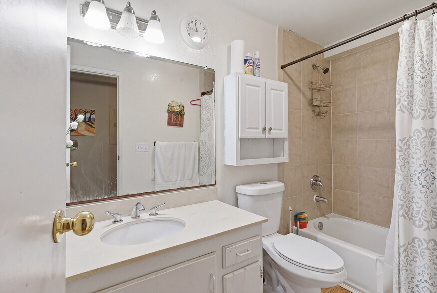 More Photos Of 14506 NE 6th Pl, Bellevue Apartments For Sale