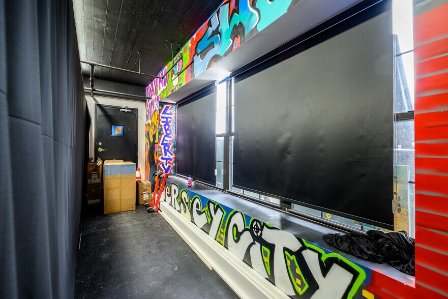 More Photos Of 86-90 Forrest St, Jersey City Warehouse For Lease