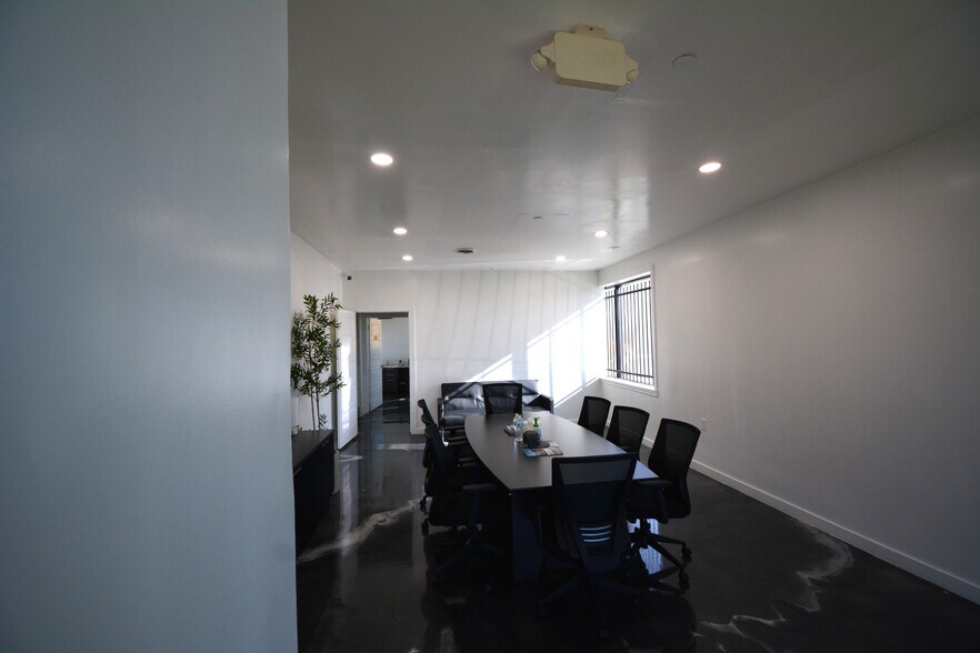 More Photos Of 8400 Sovereign Row, Dallas Distribution For Sale