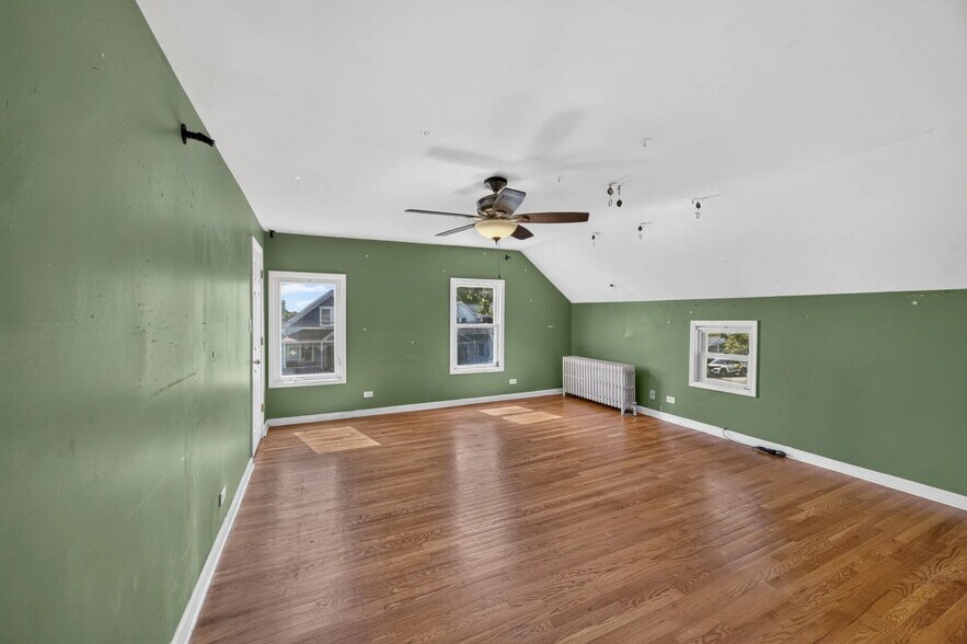 More Photos Of 14329 Beacon Ave, Orland Park General Retail For Sale