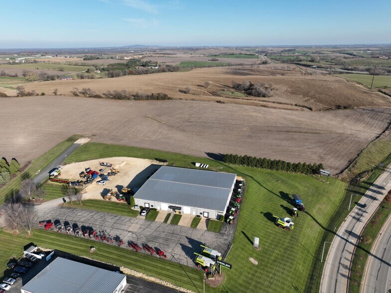 More Photos Of 4811 Curtis Rd, Dodgeville Warehouse For Sale