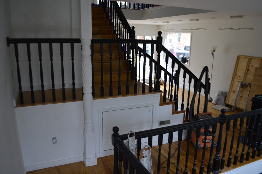 More Photos Of 9 Monroe St, Ellicottville Storefront Retail Residential For Lease