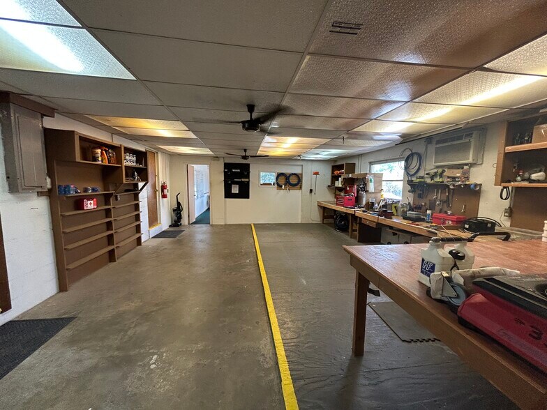 More Photos Of 6703 Massachusetts Ave, New Port Richey Showroom For Sale