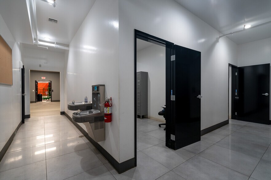 More Photos Of 19533 McLane St, Palm Springs Distribution For Sale