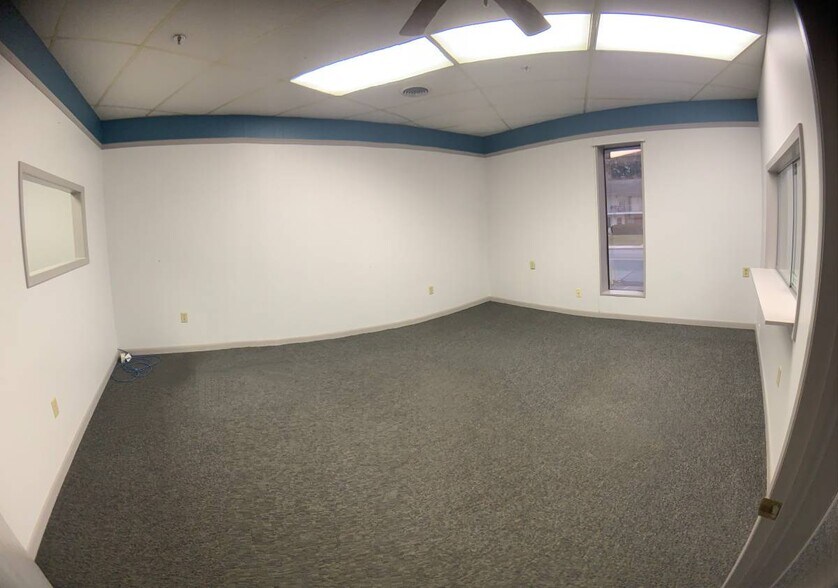 More Photos Of 12803 Oak Hill Ave, Hagerstown Office For Lease