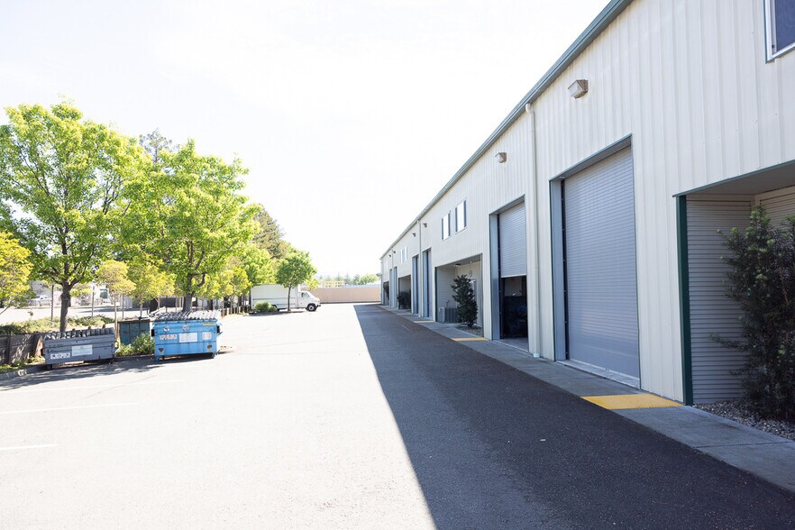 More Photos Of 3466 Brickway Blvd, Santa Rosa Warehouse For Lease