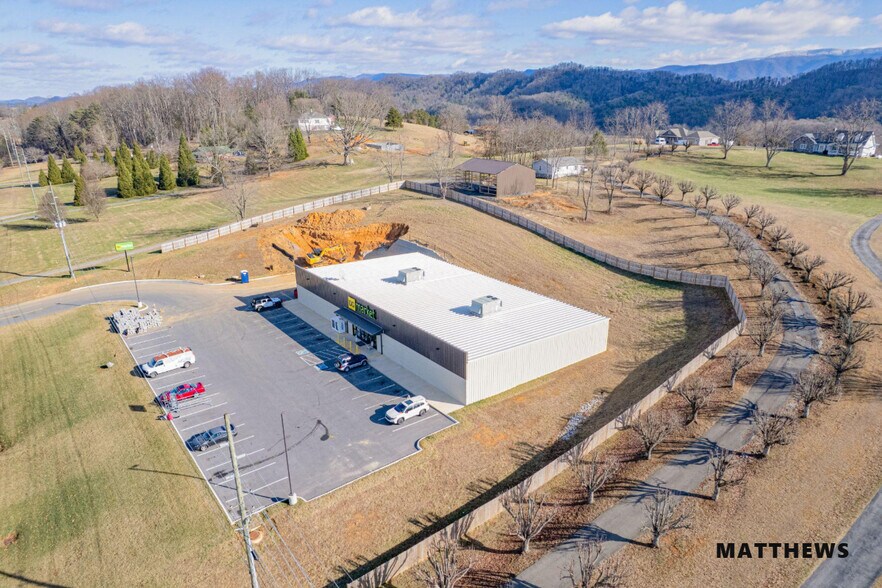 More Photos Of 4462 US-421, Bristol Freestanding For Sale