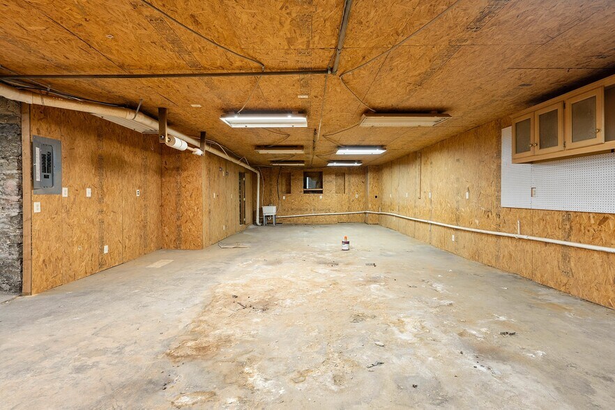 More Photos Of 408 Dousman St, Green Bay Storefront Retail Residential For Sale