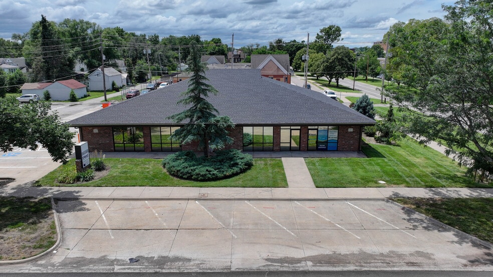 Primary Photo Of 1315-1317 SW 6th Ave, Topeka Medical For Lease
