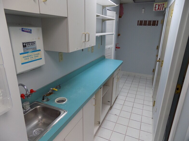 More Photos Of 111 Simsbury Rd, Avon Medical For Lease