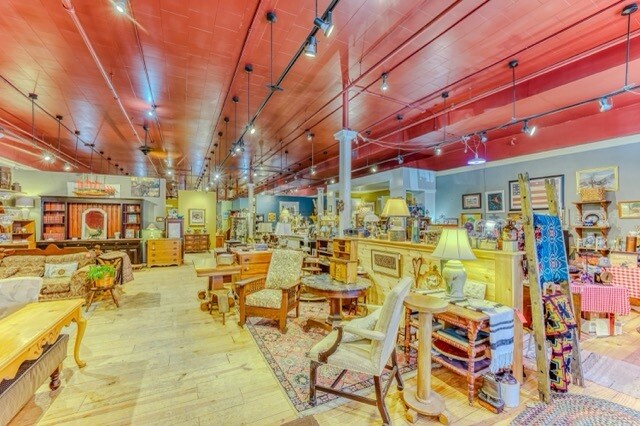 More Photos Of 443 Railroad St, Saint Johnsbury General Retail For Sale