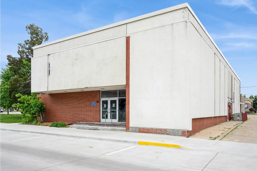 Primary Photo Of 202-210 W State St, Marshalltown Office For Lease