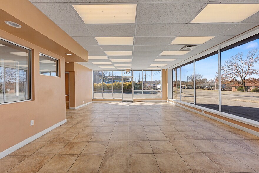 More Photos Of 2242 N College Ave, Fayetteville Convenience Store For Lease