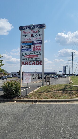 More Photos Of 5301-5323 E Independence Blvd, Charlotte Unknown For Lease