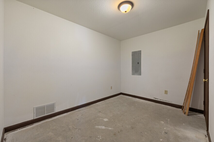 More Photos Of 306 Hillview Dr, Box Elder Office For Sale