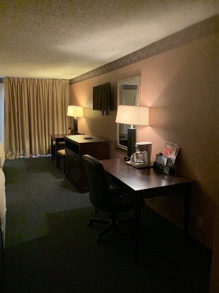 More Photos Of 5405 N Lincoln Blvd, Oklahoma City Hotel For Sale