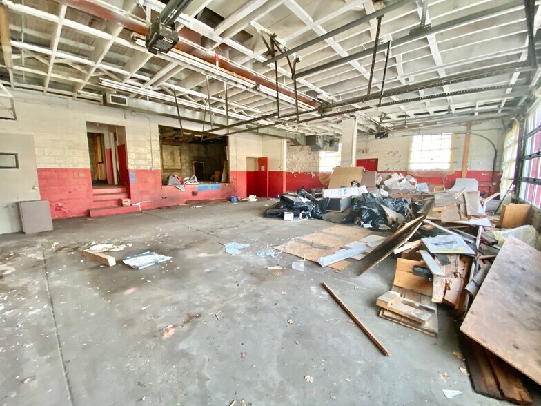 More Photos Of 1822-1836 Deer Park Ave, Deer Park Auto Repair For Sale