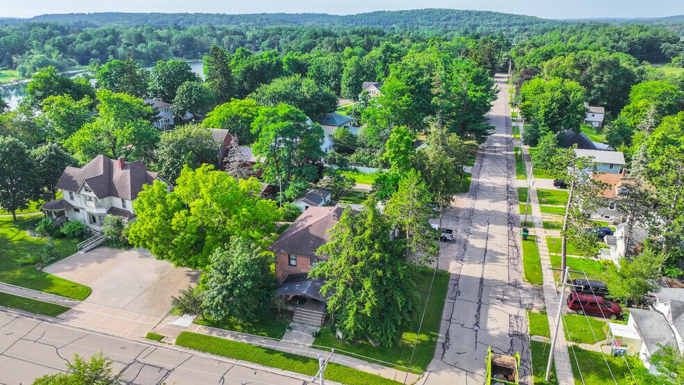 More Photos Of 109 W Lake St, Waupaca Healthcare For Sale