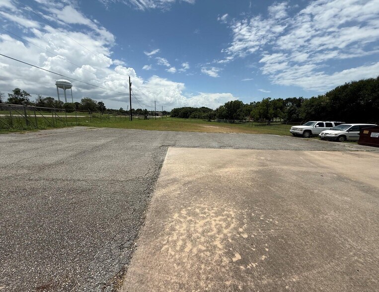 More Photos Of 825 N State Highway 121, Bonham Industrial For Sale