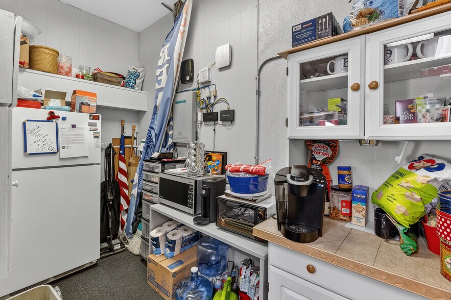 More Photos Of 400 Nevada Way, Boulder City General Retail For Sale