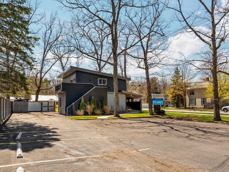 More Photos Of 1323 Cass St, Traverse City Flex For Sale