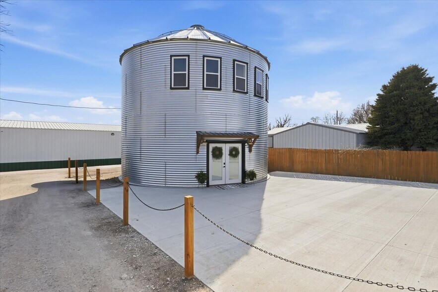 More Photos Of 131 3rd St, Underwood Specialty For Sale