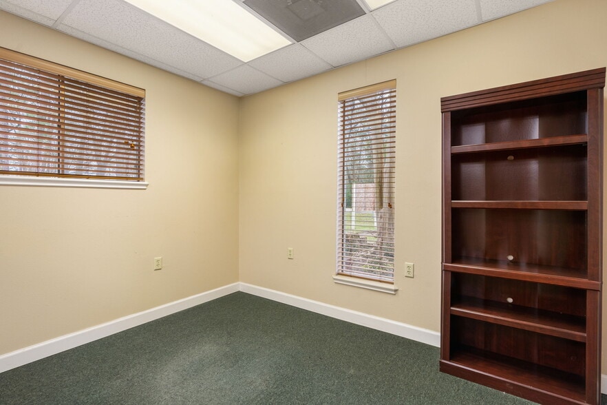More Photos Of 2200 Sciaaca Rd, Spring Office For Sale