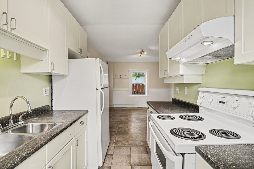 More Photos Of 616 Rideau St, Kemptville Office For Sale