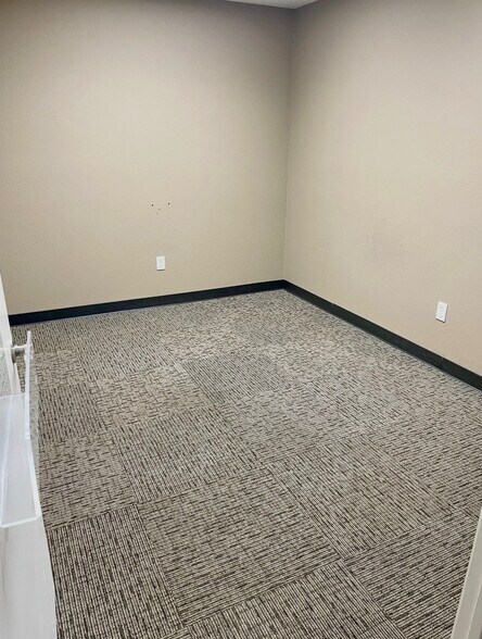 More Photos Of 1000 S West End St, Springdale Office For Lease