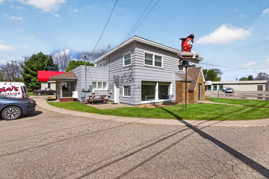 More Photos Of 124 S Brooklyn Rd, Napoleon Freestanding For Sale