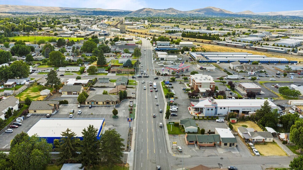 More Photos Of 5804 W Clearwater Ave, Kennewick Freestanding For Sale