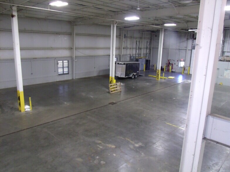 More Photos Of 411 Holmes St, Frankfort Light Distribution For Sale