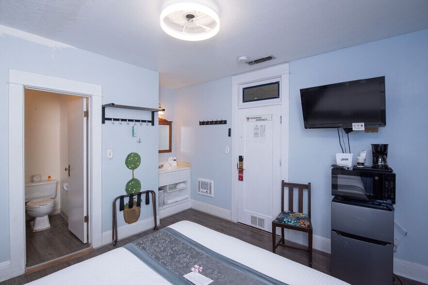 More Photos Of 18239 Main St, Jamestown Hotel For Sale