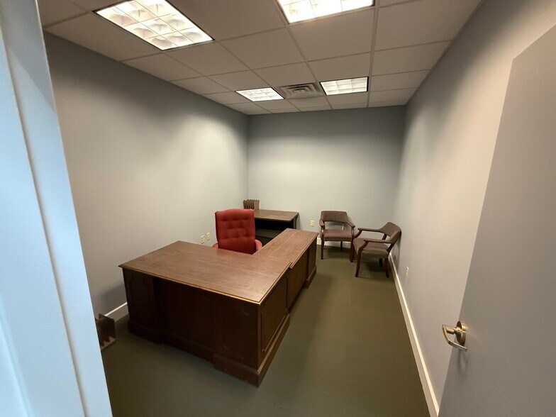 More Photos Of 1310 Market St, Wheeling Office For Lease