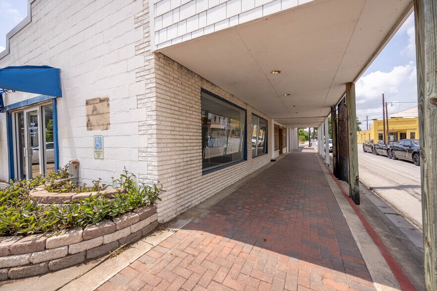 More Photos Of 115 W Burleson St, Wharton Restaurant For Sale