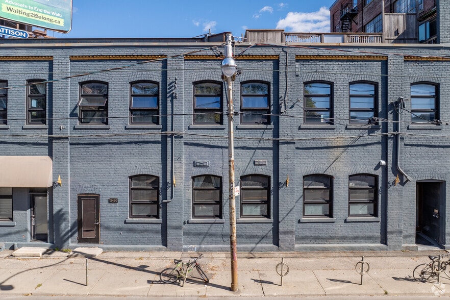 More Photos Of 2480 Dundas St W, Toronto Apartments For Sale